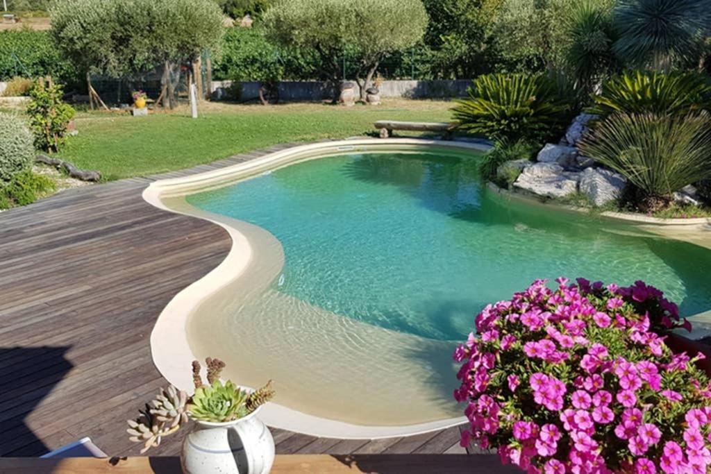 Le Clos Des Vignes Junas Exterior photo